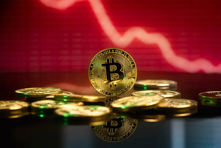 ビットコインの「パニック売り」はこれから？底値模索でさらなる下落か
