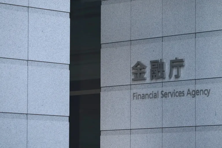 金融庁、暗号資産に金商法適用へ。業界は猛反発