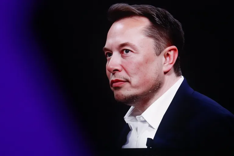 イーロン・マスクの資産はアルト上位4銘柄を超える？1兆ドル報酬パッケージが承認