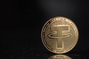 テザー社が資産シフト、ゴールド・ビットコイン急落なら債務超過の危機か