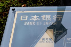 【今日の暗号資産ニュース】ビットコイン急落の裏に日銀とAIか。CZ氏がBTC財務戦略を語る