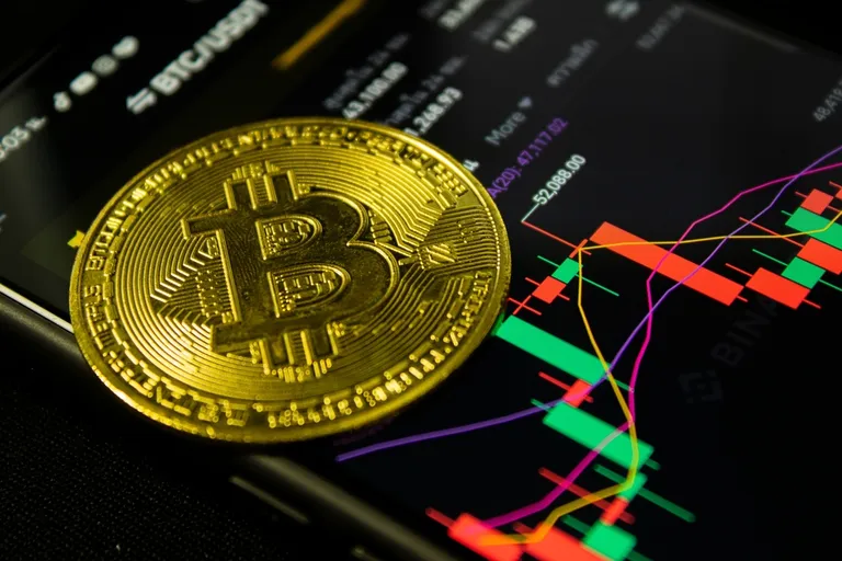 ビットコイン、9万ドル付近で攻防続く