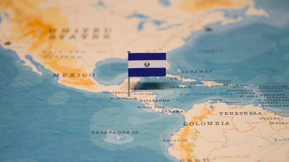 エルサルバドル、金5000万ドル購入｜BTCと並行する二刀流戦略