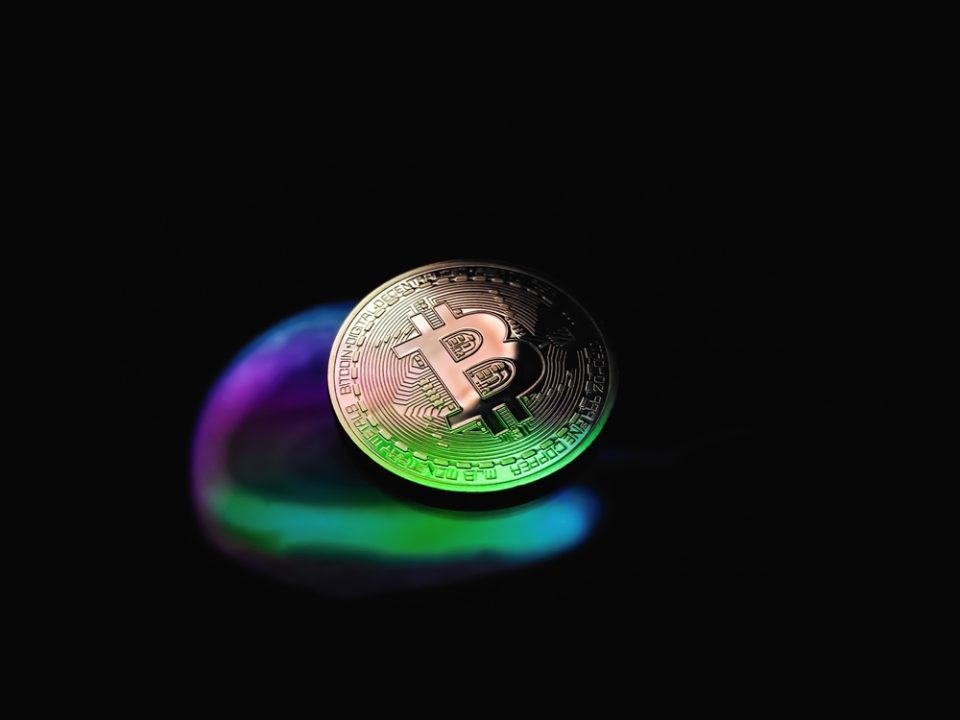 SNSは無視せよ？2026年のビットコイン価格を握る5つの要因