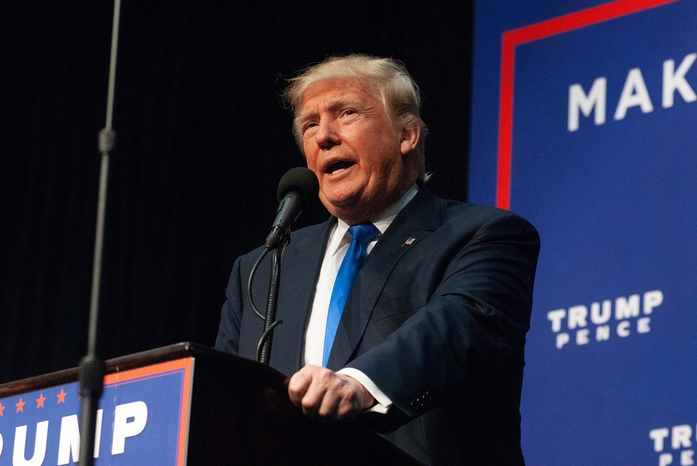 トランプ大統領、1.8兆円規模の鉱物備蓄発表｜暗号資産市場安定の鍵か？