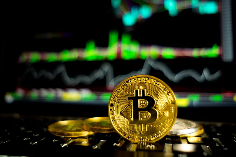 ビットコイン、9万ドル再挑戦か？7.9万ドル突破が鍵