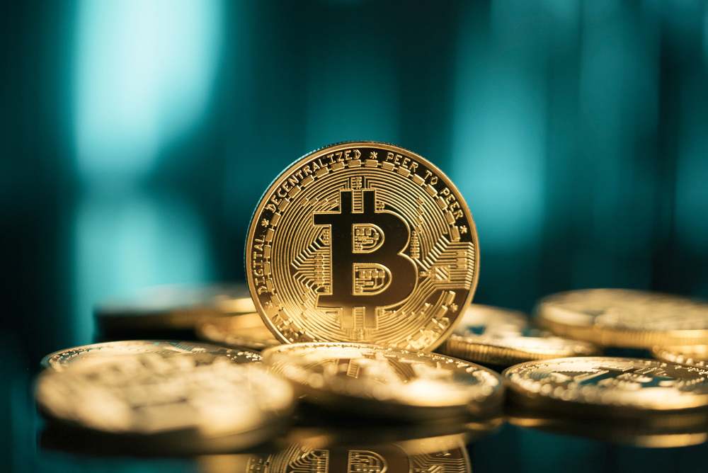 ビットコイン、6.5万ドルで下げ止まり?小規模保有者の売却で上値重い展開