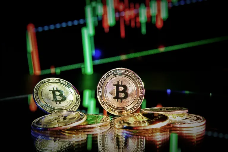 ビットコイン下落ヘッジが2021年来の規模に、強気の反転シグナルか