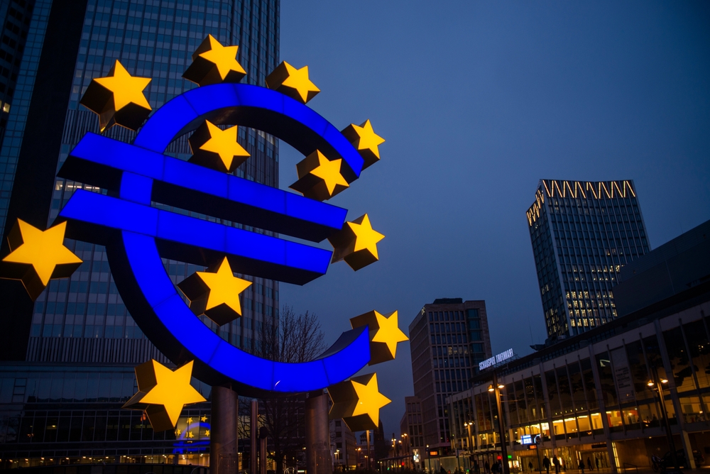 軍事費増加で欧州債務が悪化？通貨不安の裏で機関投資家が狙うBTC