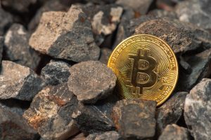 ビットコインマイニング企業IREN、目標株価が引き下げ