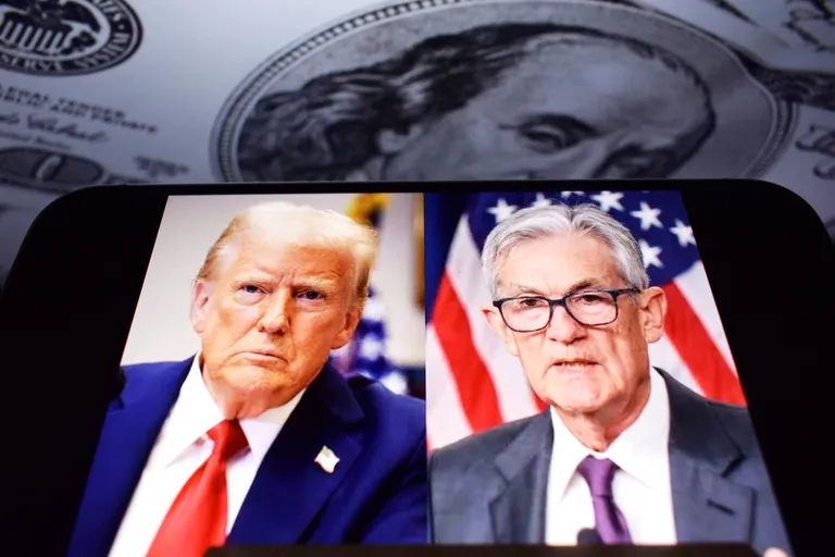 パウエル氏が異例の残留、政治的圧力に反旗でビットコインはどうなる?