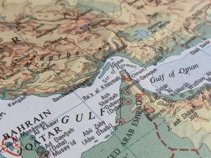 仮想通貨詐欺が軍事攻撃に発展、ホルムズ海峡でタンカー銃撃