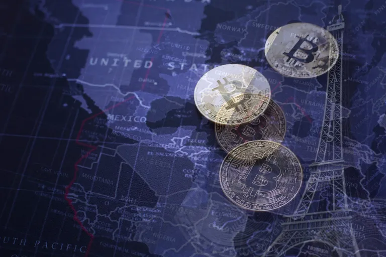 FOMC議事録でビットコインの「利下げ期待」一転、利上げリスクが新たな重しに