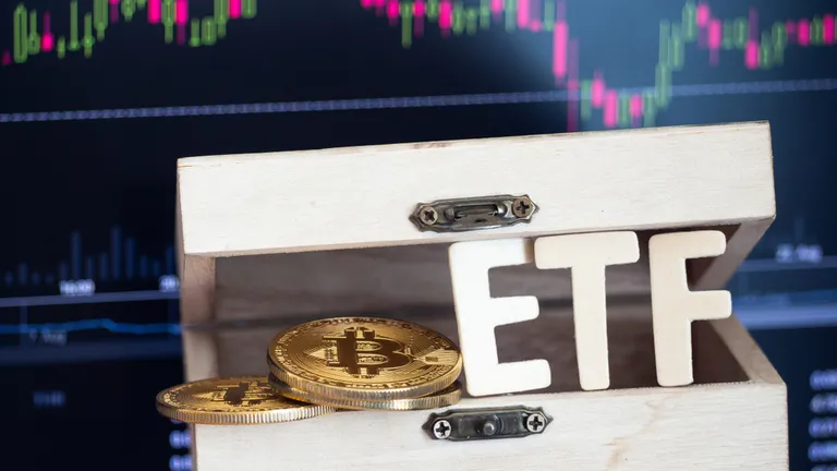 ビットコインETFが3日連続流出後に小反発、ETHは流出継続