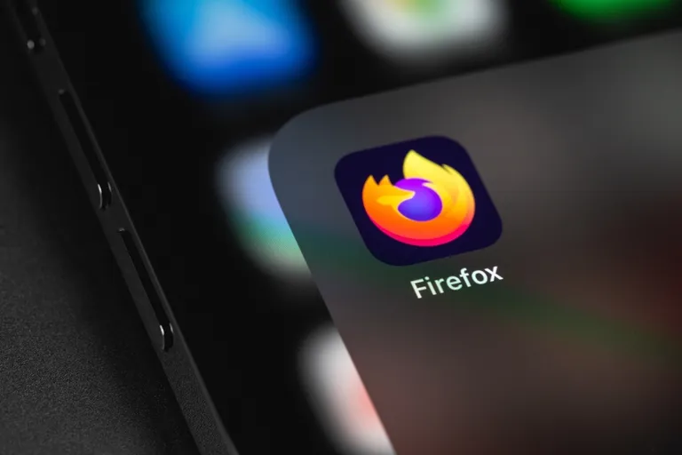 AnthropicのAIでFirefoxが20年来のバグを発見、ハッキング対策の光と闇