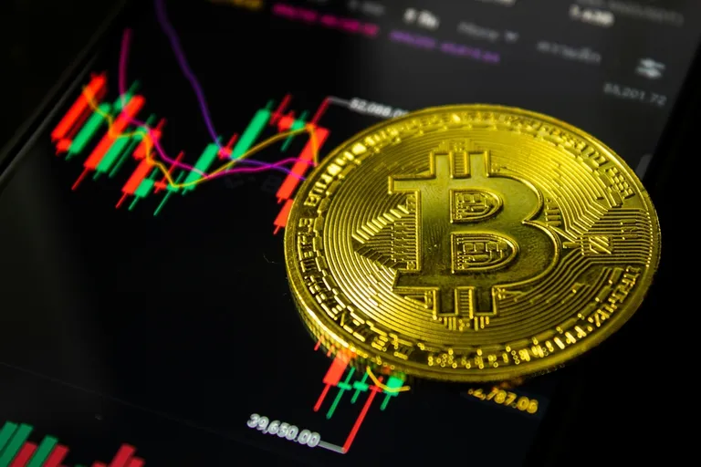 なぜビットコインは伸び悩む？インフレ再加速と利上げ懸念が阻む壁