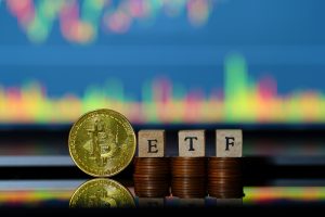 ビットコインETFから約10億ドル流出、インフレ懸念で6週間の流入が逆転
