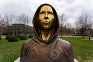 匿名の原告が46.6兆円請求、サトシのビットコインに異例の訴え