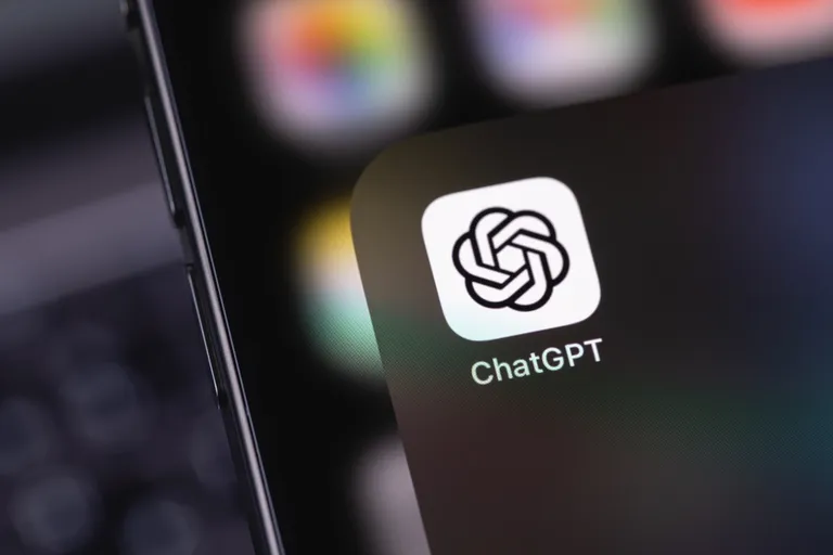 ChatGPTに送金やスワップを依頼可能に｜Baseが新機能「Base MCP」発表