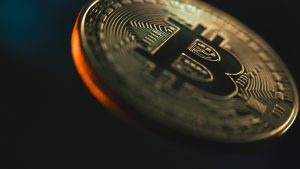 【今日の仮想通貨ニュース】BTCが2026年最大のマクロ試練へ。BTCの3つの構造的弱点とは