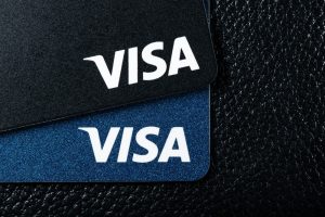 仮想通貨カード決済が急増、その9割をVisaが握る理由