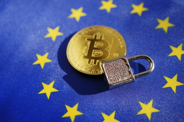 欧州で仮想通貨企業の75%が営業権喪失の危機｜MiCA移行期間が終了