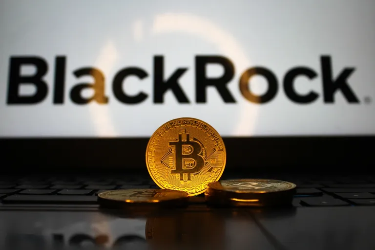 ブラックロック、利回り型ビットコインETFを上場|年15%超の観測も