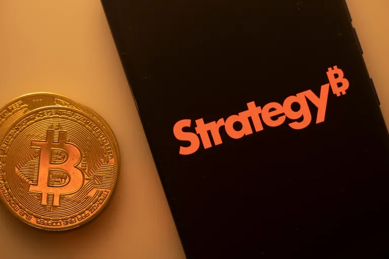 世界最大のBTC財務企業ストラテジー、ビットコイン売却容認へ