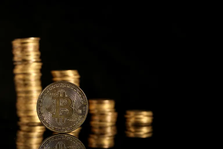 退職金に仮想通貨は危険？米大物議員らが年金規制撤回要求