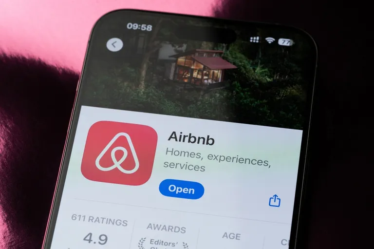 Airbnbは不動産をトークン化する？CEOの「削除済み投稿」が話題