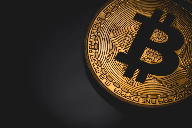 BTCが時価総額を上回る「割安株」の罠、株主の取り分は最後尾か