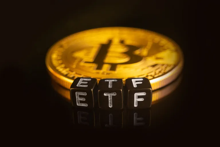仮想通貨10銘柄ETFが純資産48%減、ビットコインへの集中度は増加