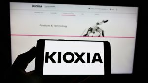 出荷量は1桁増でも売上76%増｜キオクシアを押し上げた価格高騰とは