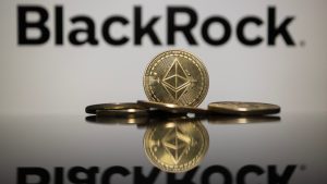 ブラックロックのイーサリアムETFが3株を1株に|年初来37%安